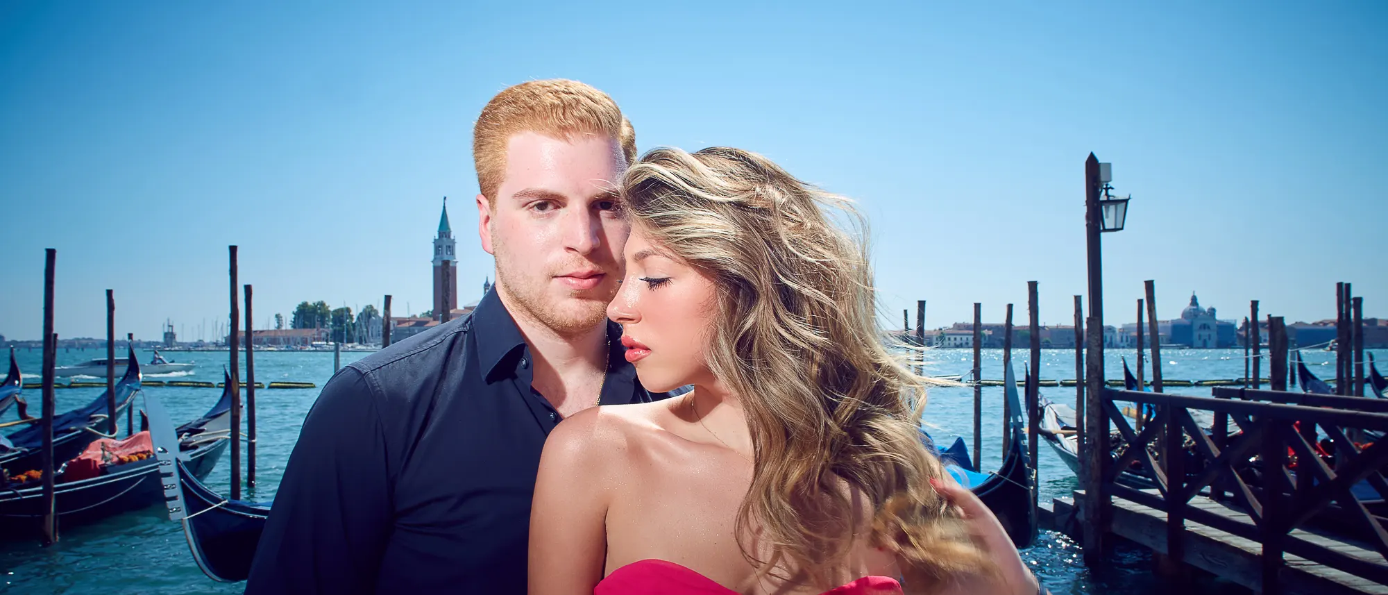 Романтический портрет пары на фоне Венеции и итальянского пейзажа